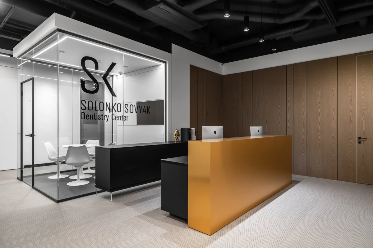 Solonko Sovyak dentistry centre with a glass consultation room and wooden reception desk – design by SPACE DESIGN