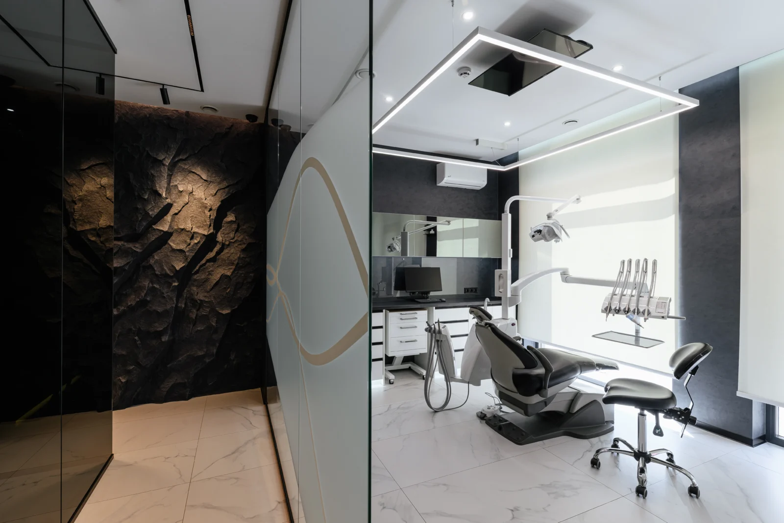 Dental treatment room — INTENSE dental clinic, Uzhhorod, view 2