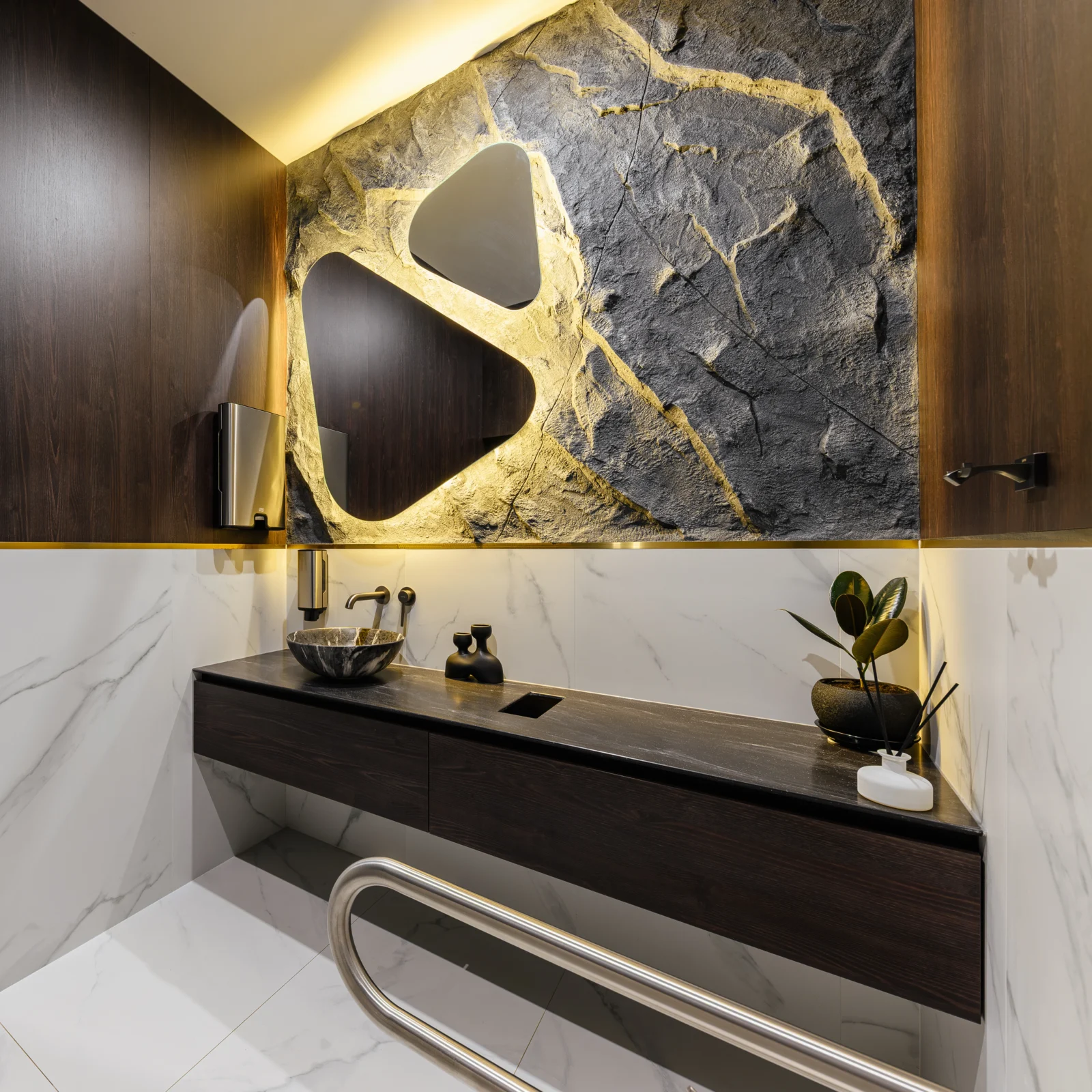 Restroom — INTENSE dental clinic, Uzhhorod, view 4