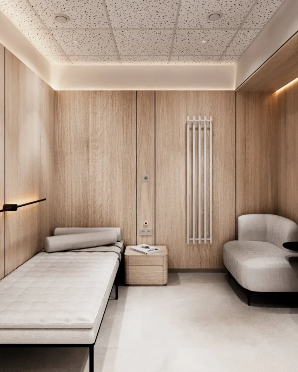 Sala pooperacyjna: leżanka, designerski fotel i ściany z paneli drewnopodobnych z ukrytym światłem